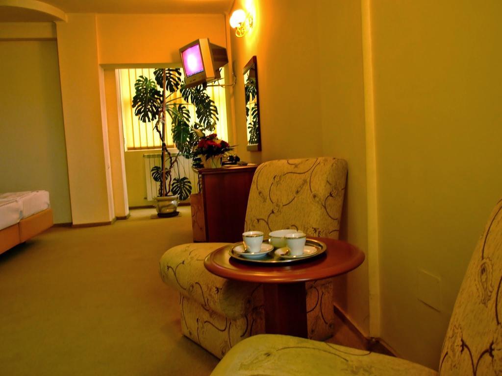 Hotel Regat Pitesti Exterior photo