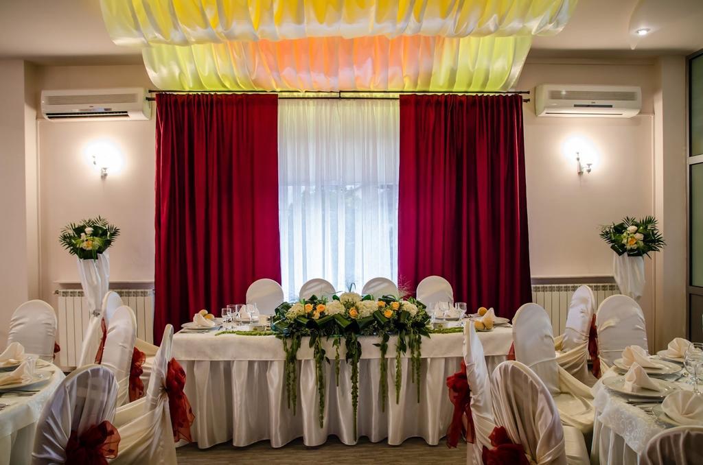 Hotel Regat Pitesti Exterior photo
