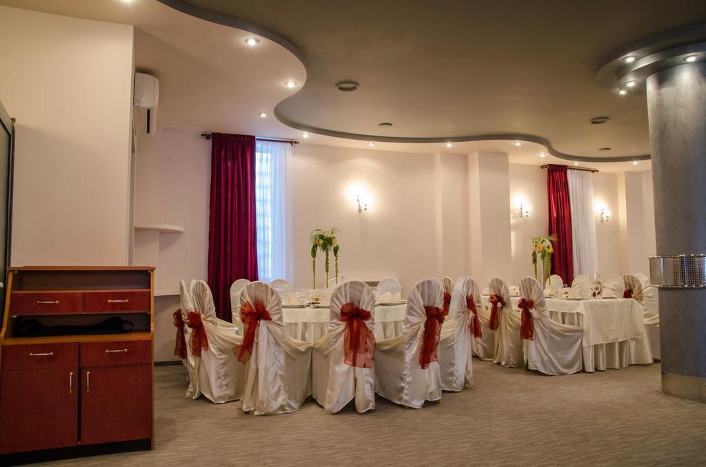 Hotel Regat Pitesti Exterior photo