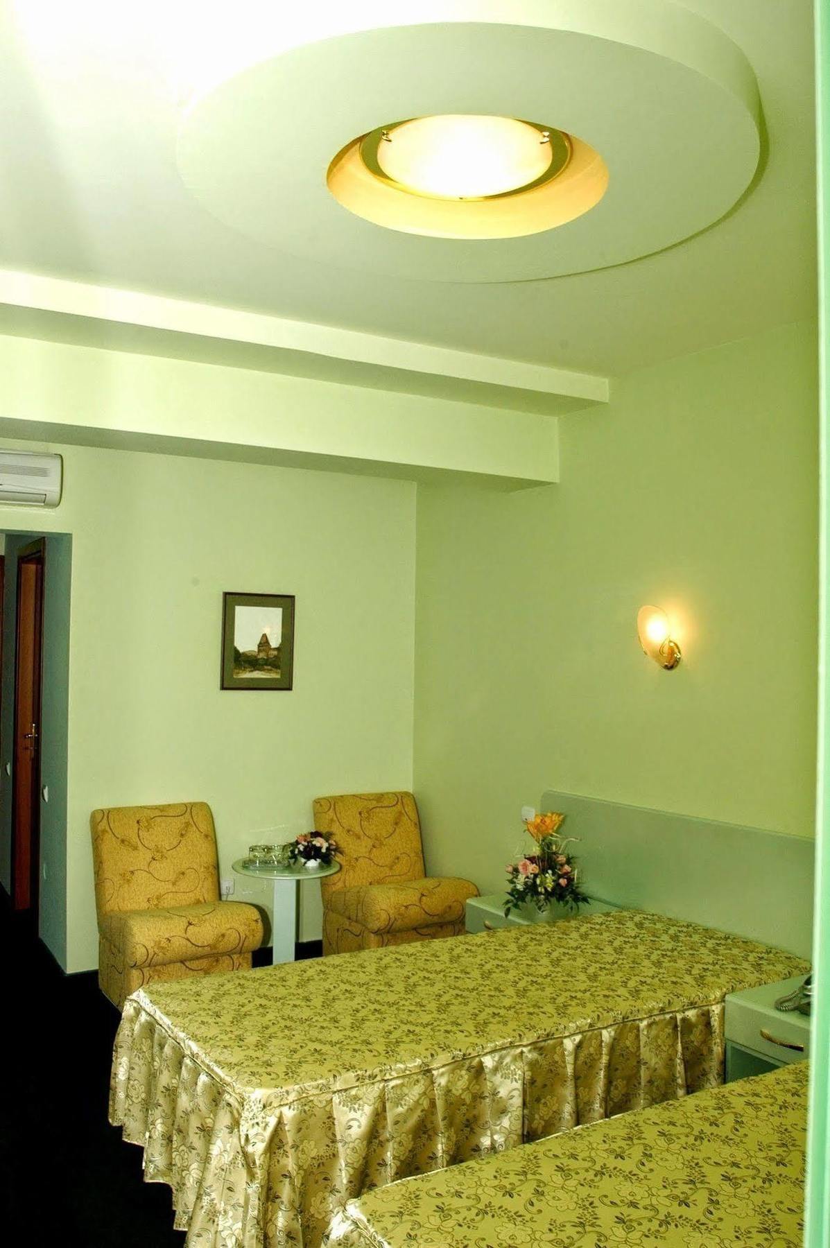 Hotel Regat Pitesti Exterior photo