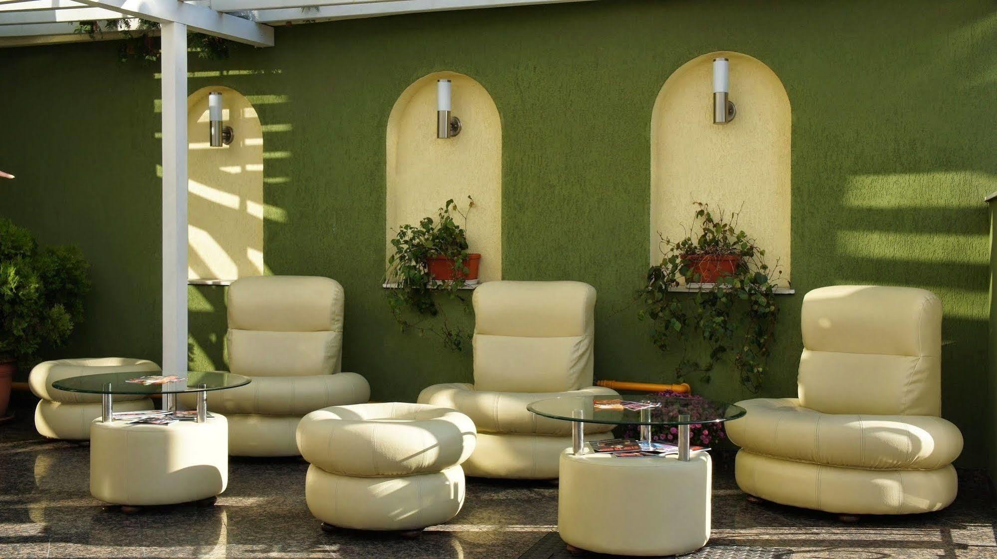 Hotel Regat Pitesti Exterior photo